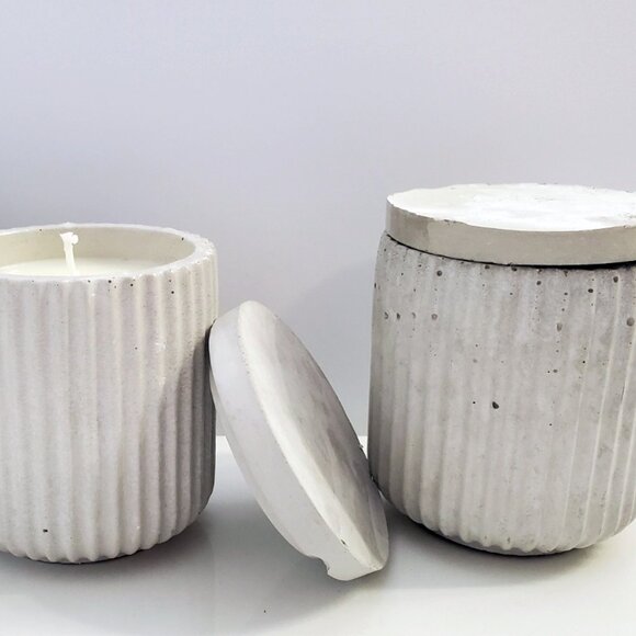 Watermelon | soClean MINI Concrete Vessel with Lid | Hand-poured Soy Wax - Picture 2 of 5